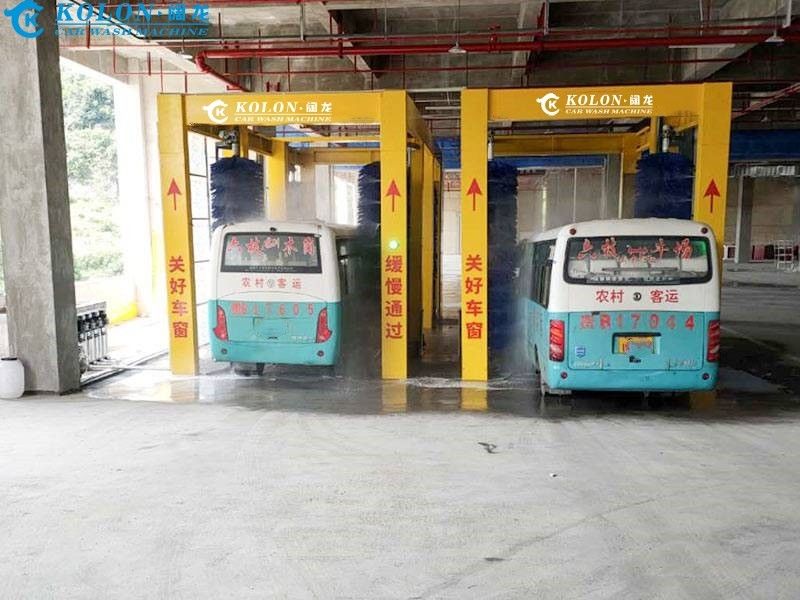 KOLON Ciśnienie wody 0,3-0,5MPa Automatyczna maszyna do czyszczenia autobusów dla szybkiego i skutecznego czyszczenia